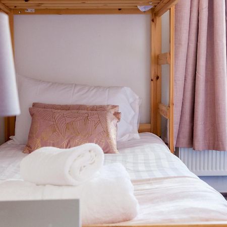 Reduction On Short Stays - Perfect For Large Groups, 8Min Walk To Stadium, Comfy House With Parking Ливърпул Екстериор снимка