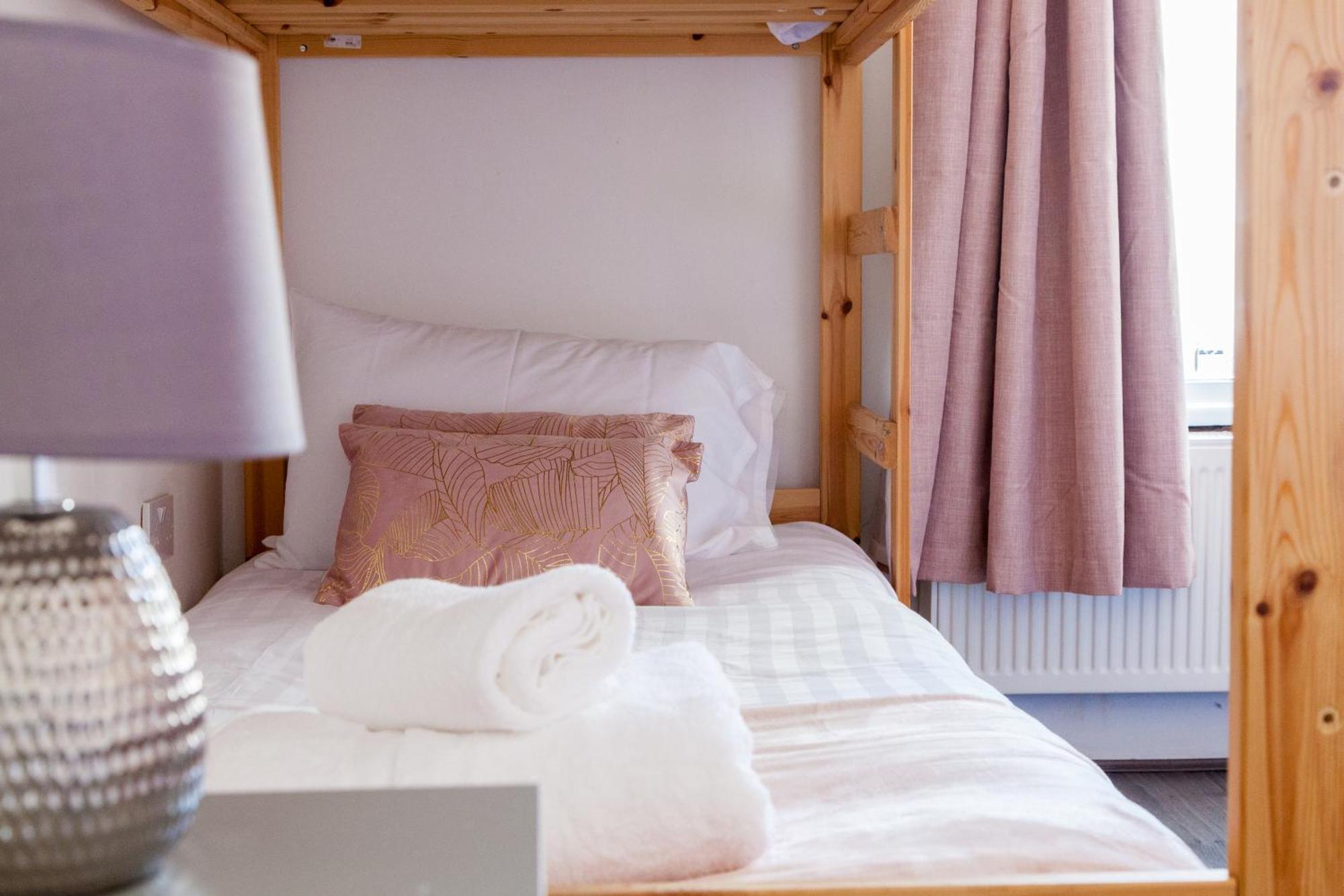 Reduction On Short Stays - Perfect For Large Groups, 8Min Walk To Stadium, Comfy House With Parking Ливърпул Екстериор снимка
