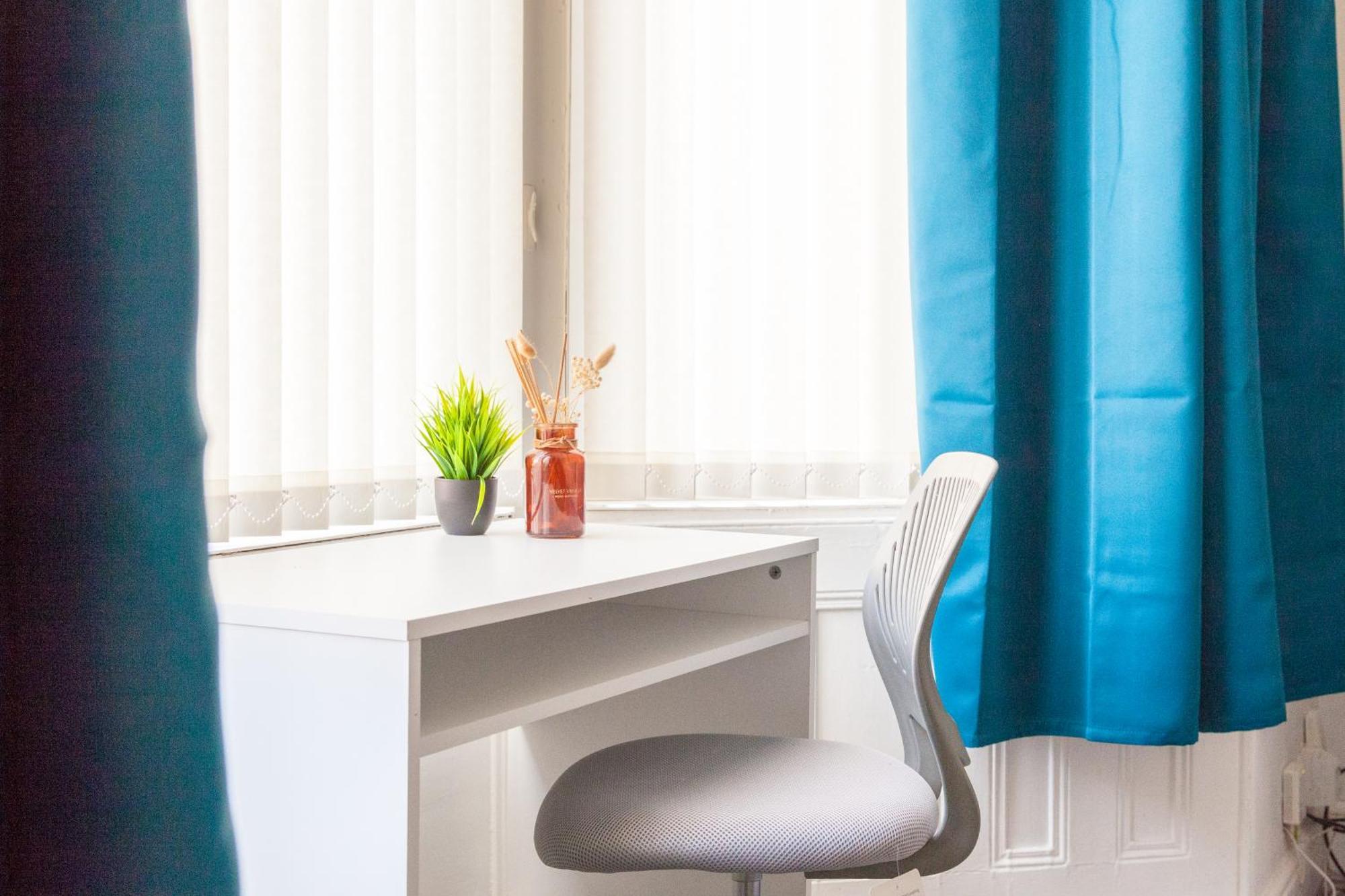 Reduction On Short Stays - Perfect For Large Groups, 8Min Walk To Stadium, Comfy House With Parking Ливърпул Екстериор снимка