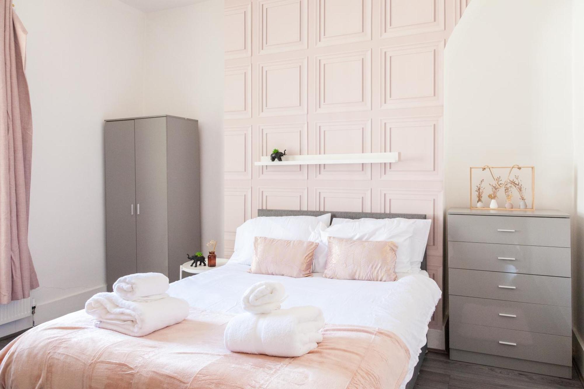 Reduction On Short Stays - Perfect For Large Groups, 8Min Walk To Stadium, Comfy House With Parking Ливърпул Екстериор снимка