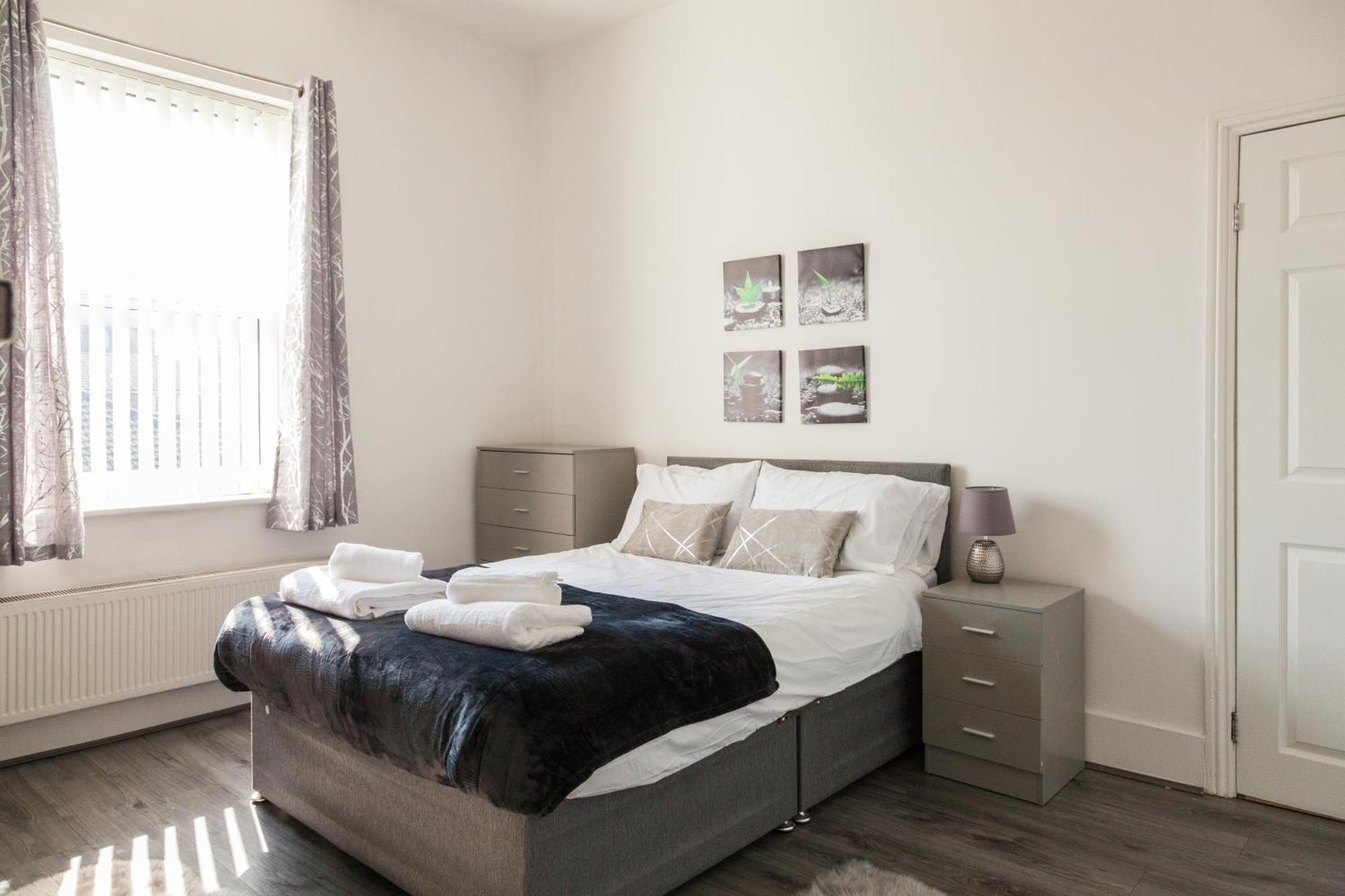 Reduction On Short Stays - Perfect For Large Groups, 8Min Walk To Stadium, Comfy House With Parking Ливърпул Екстериор снимка
