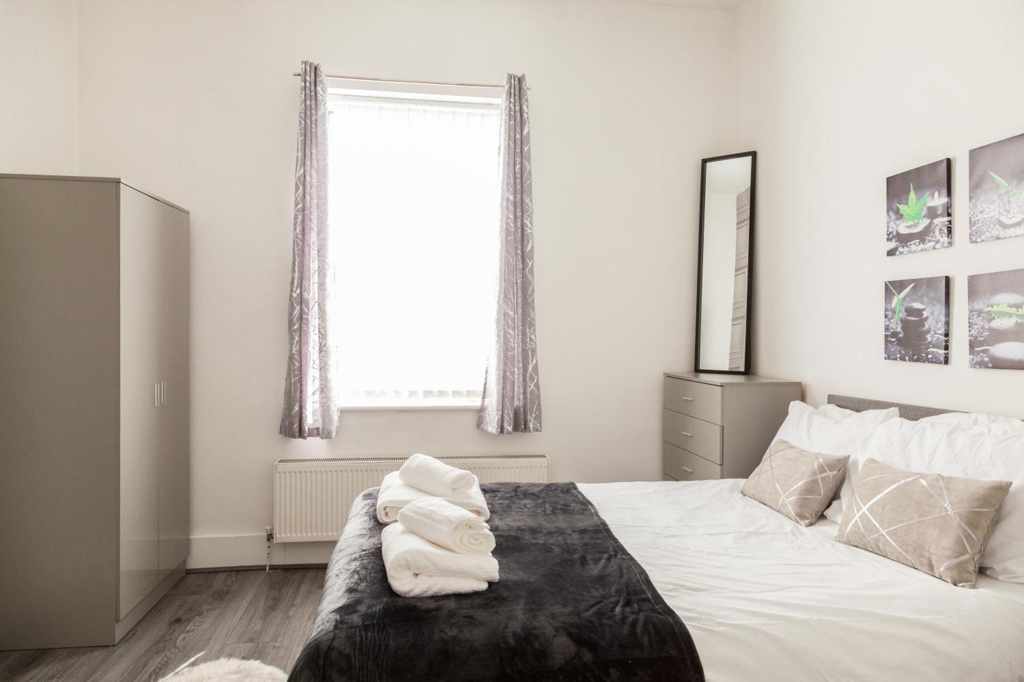 Reduction On Short Stays - Perfect For Large Groups, 8Min Walk To Stadium, Comfy House With Parking Ливърпул Екстериор снимка